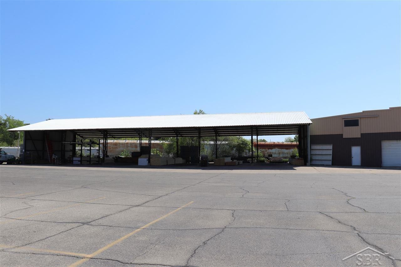 420 W 5th St, Clare, MI 48617